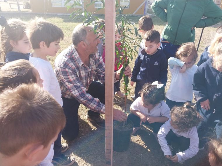 Día de Plantación en el Jardín 25 de Mayo 