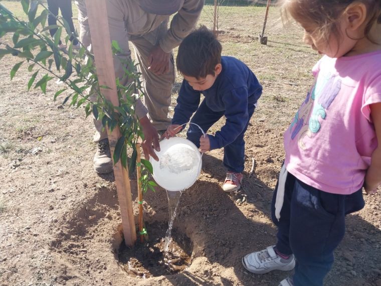 Día de Plantación en el Jardín 25 de Mayo 