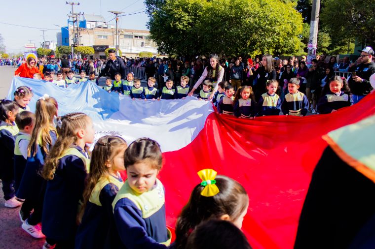 Imágenes del 27° Desfile Cívico, Militar y Gaucho