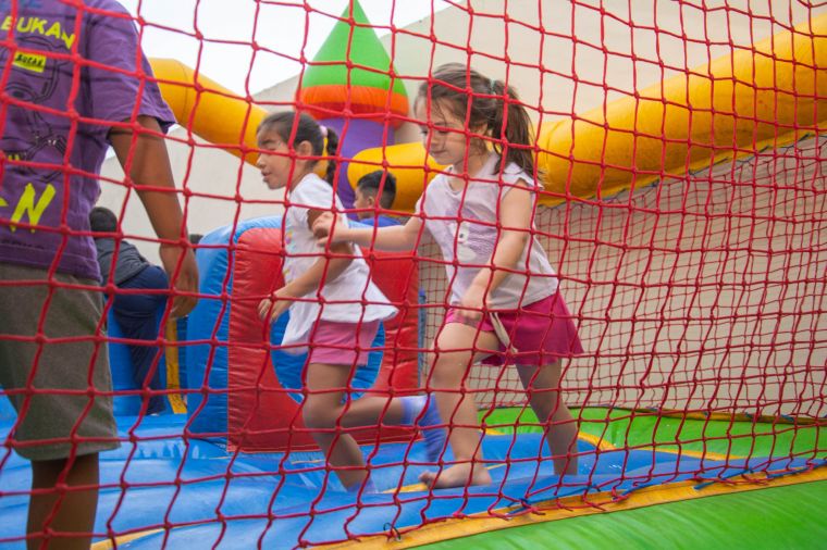 Con show y entrega de golosinas se festejó la llegada los Reyes