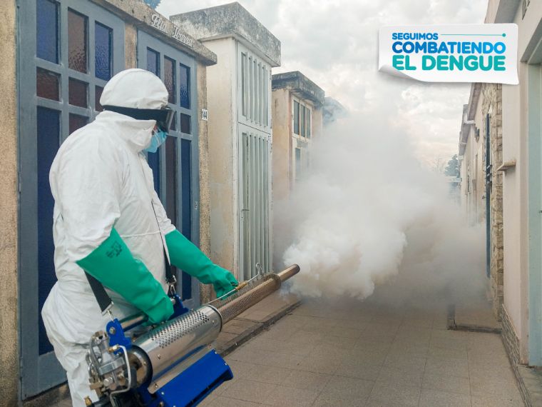 Reforzamos la campaña contra el dengue en el cementerio