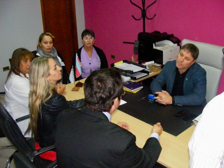 Haniewicz firmó convenio con la Siglo 21