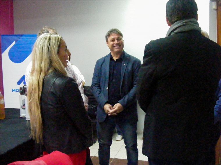 Haniewicz firmó convenio con la Siglo 21