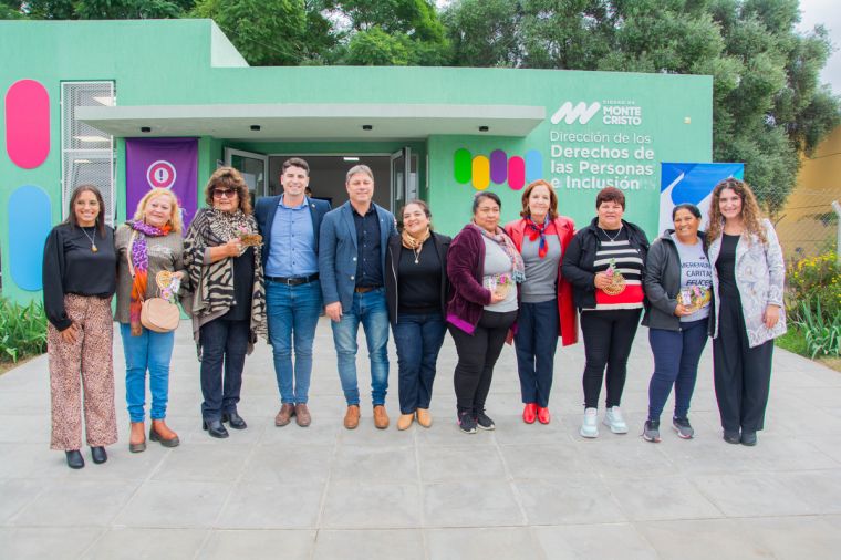 Se inauguro un nuevo Punto Mujer en Monte Cristo
