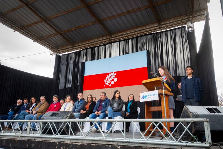 MONTE CRISTO CELEBRÓ EL 2° ANIVERSARIO DE LA CREACIÓN DE SU BANDERA