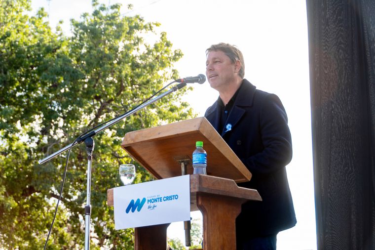 Monte Cristo celebró el Día de la Bandera