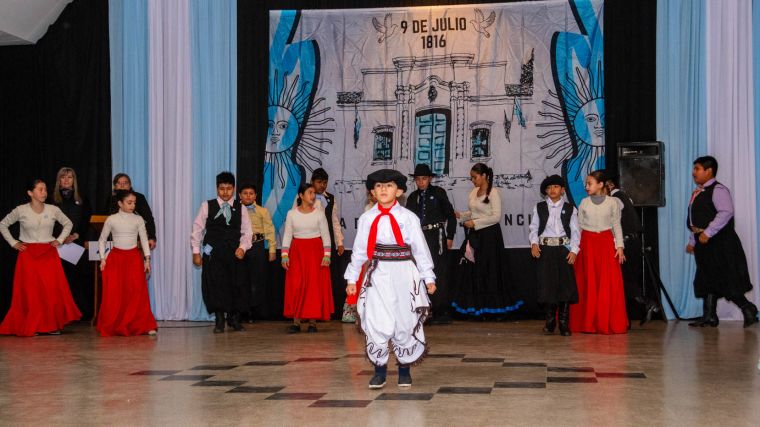 Emotivo Acto del 9 de Julio en Monte Cristo