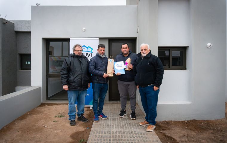 Se entregaron 6 nuevas viviendas del EMUVI en Monte Cristo