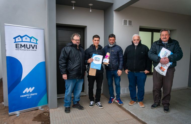 Se entregaron 6 nuevas viviendas del EMUVI en Monte Cristo