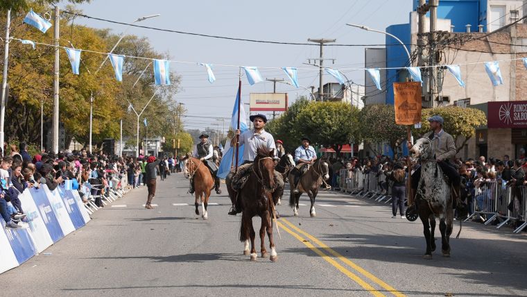 Emocionante 28º Desfile Cívico-Militar en Monte Cristo
