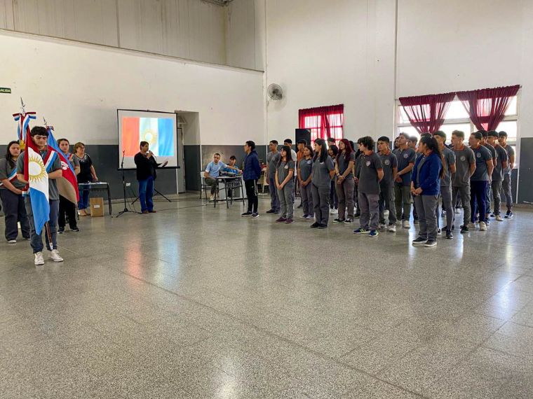 Estudiantes de Monte Cristo realizaron la Promesa de Lealtad a la Bandera de Córdoba