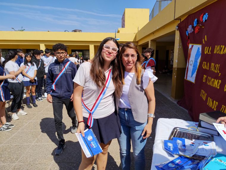 Estudiantes de Monte Cristo realizaron la Promesa de Lealtad a la Bandera de Córdoba