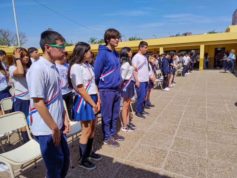 Estudiantes de Monte Cristo realizaron la Promesa de Lealtad a la Bandera de Córdoba