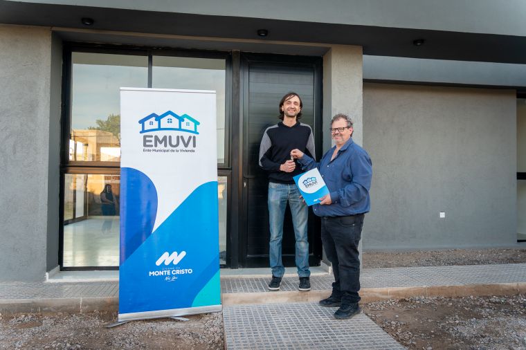 Se entregaron 4 nuevas viviendas del EMUVI