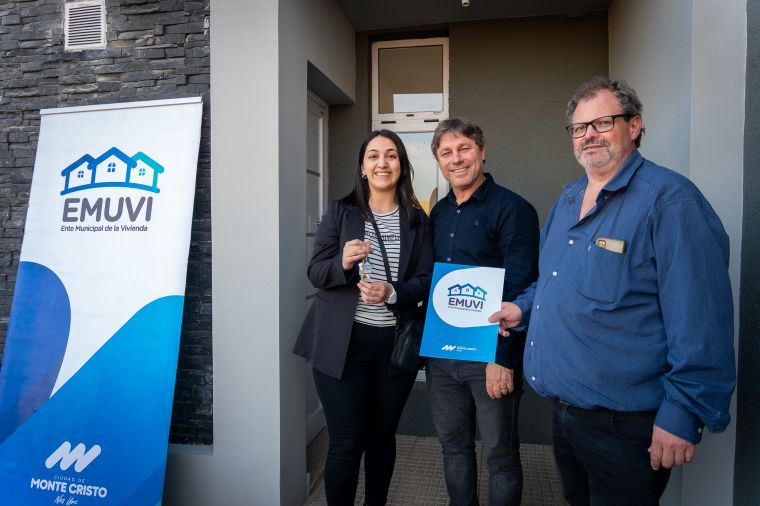 Se entregaron 4 nuevas viviendas del EMUVI