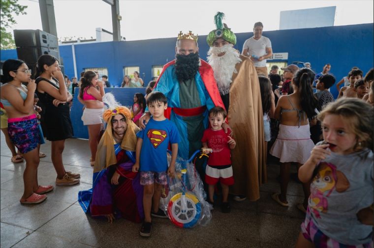 La magia de los Reyes Magos llegó al Polideportivo de Monte Cristo