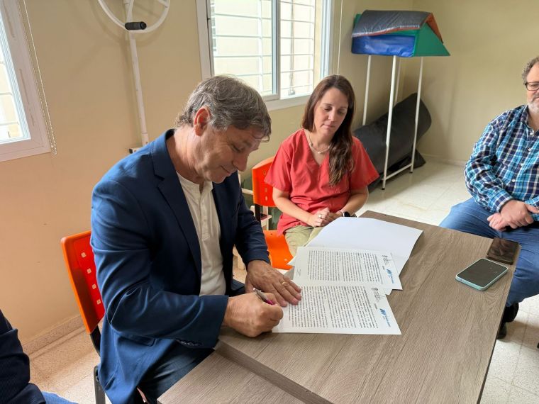 Convenio entre el Municipio y el Centro Huepil para potenciar la formación digital