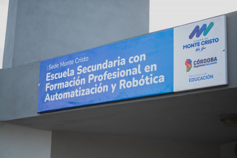 La nueva escuela secundaria abrió sus puertas en Monte Cristo