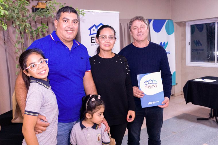 Entrega de nuevas viviendas: más de 50 familias cumplieron su sueño de la casa propia