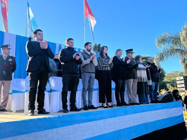 Monte Cristo celebró el Día de la Bandera con la promesa de estudiantes de primarias y la jura de liceístas