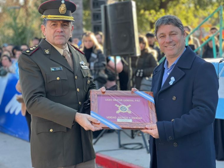 Monte Cristo celebró el Día de la Bandera con la promesa de estudiantes de primarias y la jura de liceístas