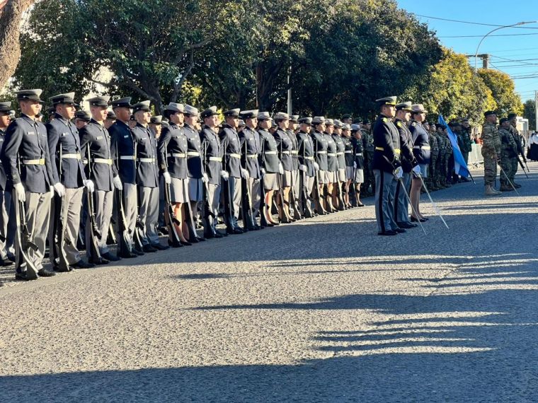 Monte Cristo celebró el Día de la Bandera con la promesa de estudiantes de primarias y la jura de liceístas