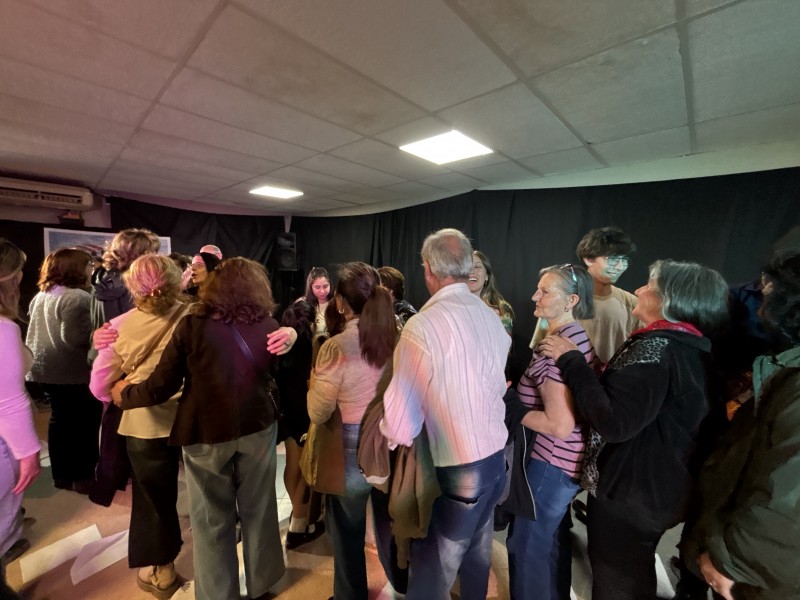 Una noche llena de arte con la muestra de los talleres de Teatro y Guitarra