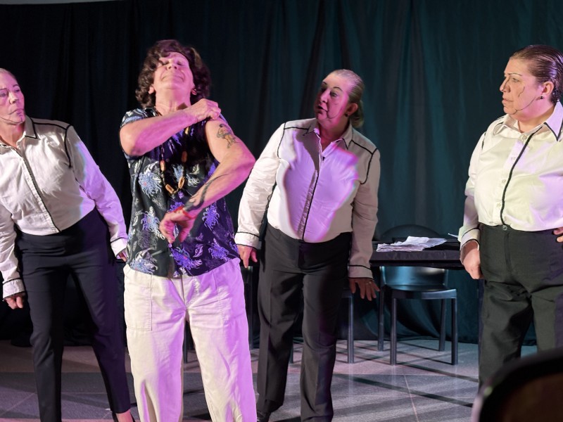 Una noche llena de arte con la muestra de los talleres de Teatro y Guitarra