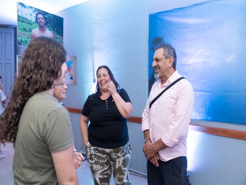 Monte Cristo celebró el cierre de la muestra fotográfica “La Vuelta al Mundo en 80 Fotos”