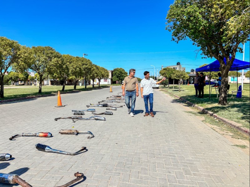 La Municipalidad realizó la destrucción de más de 50 caños de escape